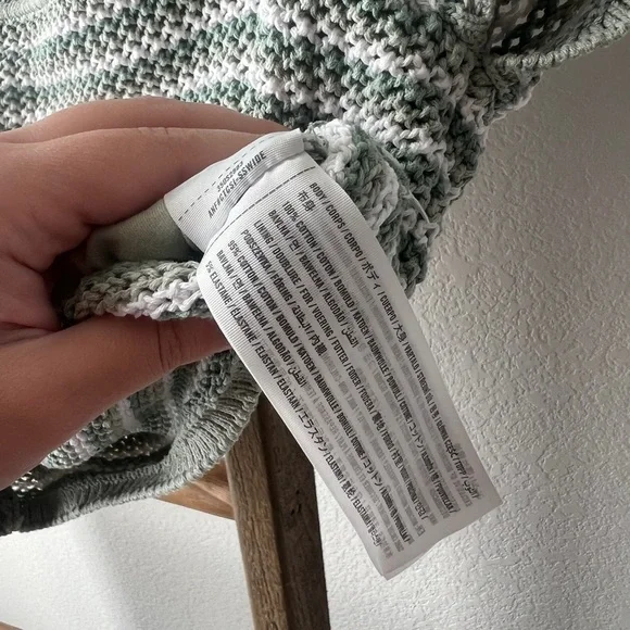 HOLLISTER - green and white crochet top size L - Picture 4 of 4